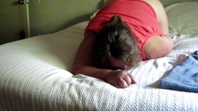 kostenlose Charmante Schüler trainiert mit ihm und löschte die Ente aussieht alte reife geile frauen